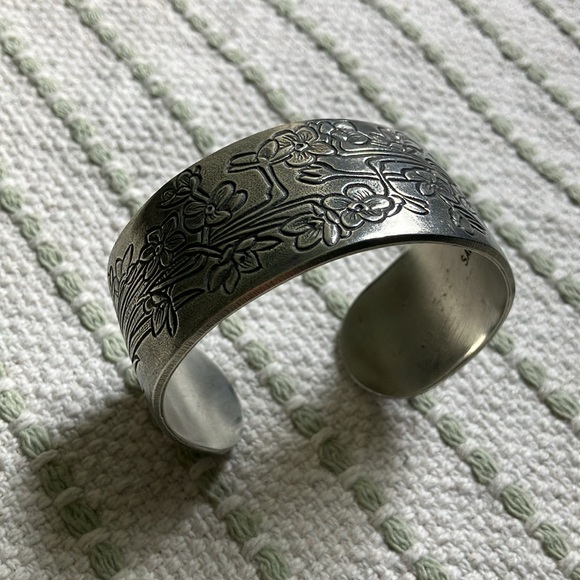 Salisbury Pewter December Bracelet - Picture 3 of 5